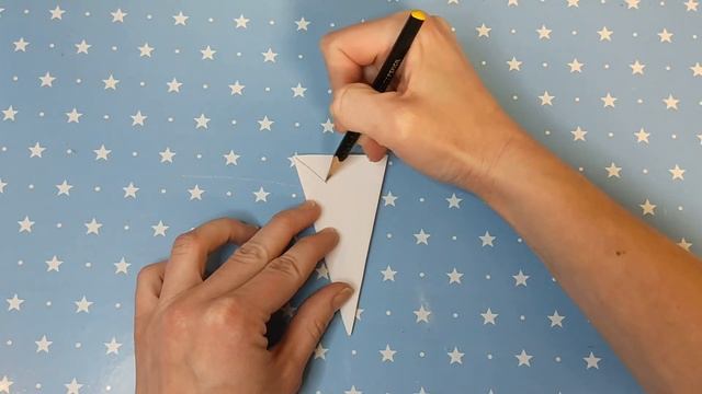 Как сделать ПРОСТУЮ СНЕЖИНКУ из бумаги /Украшаем окна на новый год / How to make a simple snowflake смотреть онлайн