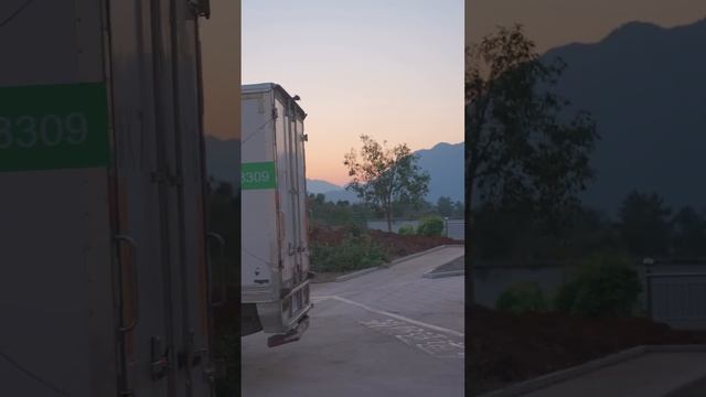 In a village of China, I also want to do my part for the elderly. We delivered duvets to them! смотреть онлайн