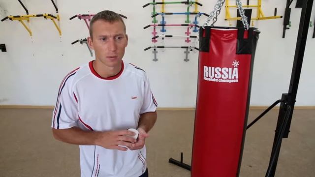 Как Бинтовать Руки - БОКС! Мастер Класс от Чемпиона мира! Урок 21 - Наматывание боксёрских бинтов смотреть онлайн