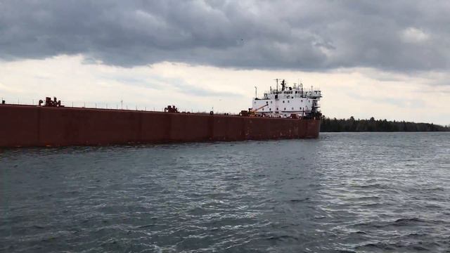 Great Lakes Freighter Stewart J Cort on the St. Marys River смотреть онлайн