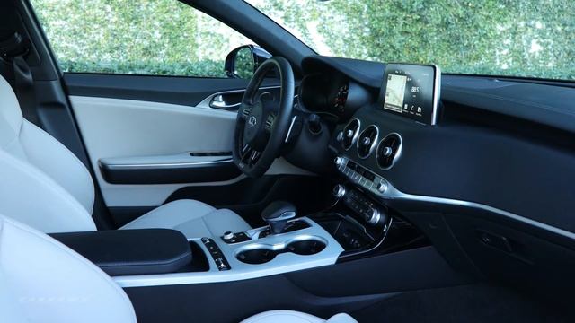 Kia Stinger GT Named to Wards 10 Best Interiors for 2018 List смотреть онлайн