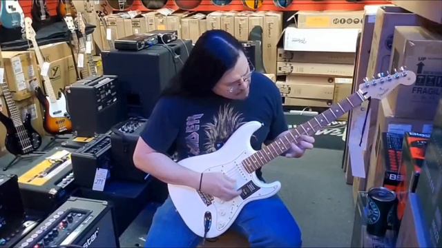 Demo of a new Fender Player Strat in Polar White with a Pau Ferro fretboard смотреть онлайн