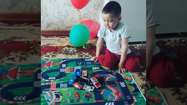 Коврик для машинок????? смотреть онлайн