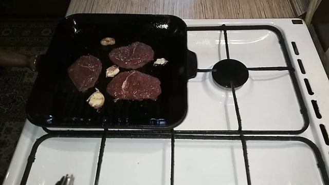 МЕДАЛЬОНЫ (СТЕЙКИ) ИЗ ТЕЛЯТИНЫ (ГОВЯДИНЫ), КАК ПРАВИЛЬНО ПОЖАРИТЬ МЯСО,ГОТОВИМ ТЕЛЯТИНУ ГРИЛЬ смотреть онлайн