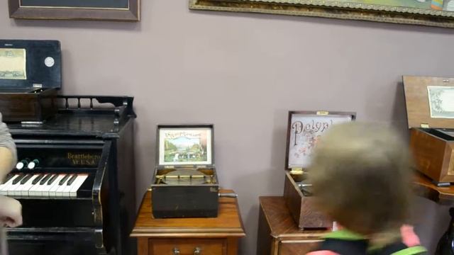 Вятское. коллекция музыкальных звуковоспроизводящих инструментов смотреть онлайн