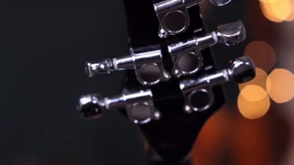 Checking out the Wood Viper Violin with DJ Lexey - Electric Violinist - Fiddler Shop