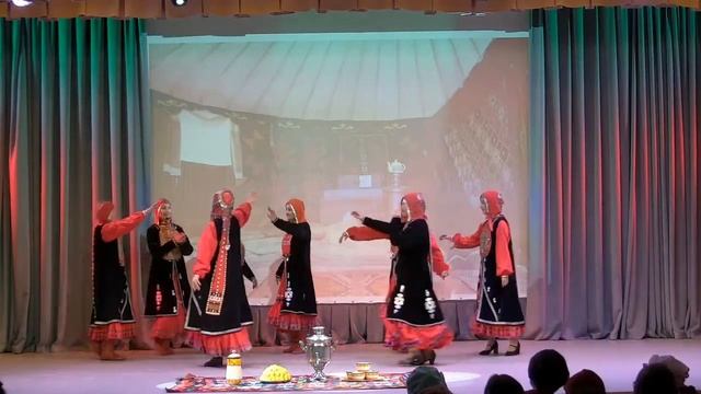 Онлайн трансляция. Народное творчество ОНЛАЙН Башкирские народные костюмы на сцене. смотреть онлайн