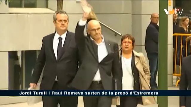 VOTV - Jordi Turull i Raul Romeva surten de la presó d'Estremera смотреть онлайн