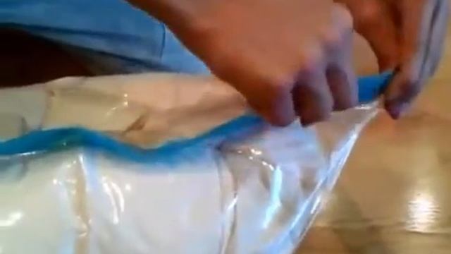 Упаковываем подушки в Вакуумные пакеты смотреть онлайн