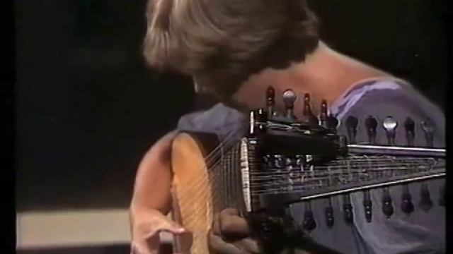 J.S. Bach: Gavotte I, II played by Brigitte Zaczek, baroque lute смотреть онлайн