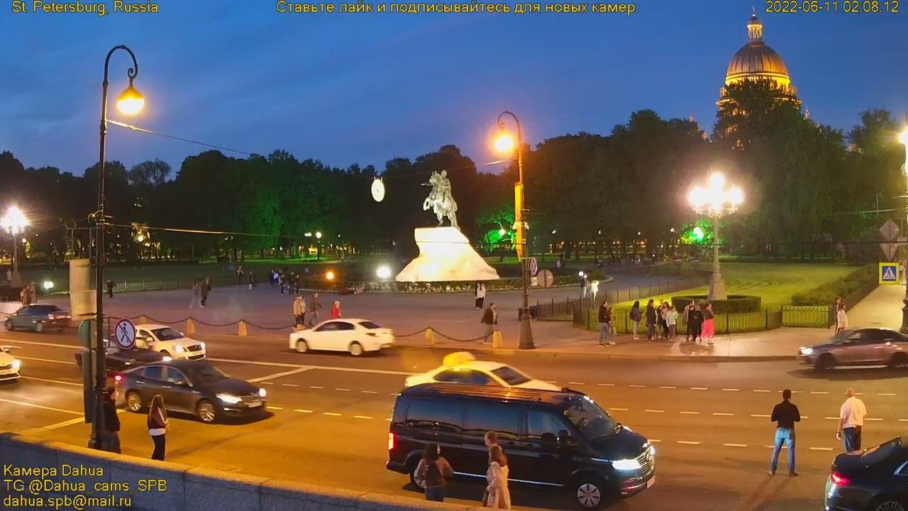 Ночное происшествие с 30 секунды видео, где автомобиль с открытым багажником, вдруг таранит авто. смотреть онлайн