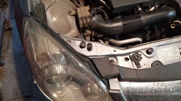 Заміна лампочки на ближнє світло Вектра Ц