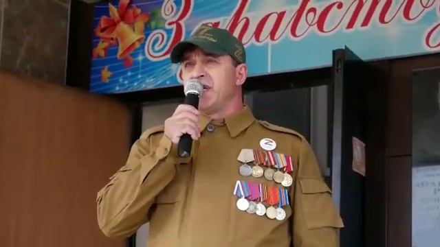 Рамазанов Камалетдин на поднятие флага в школе Дагестанские Огни смотреть онлайн