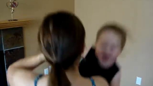 Maya and Mommy dance the tango смотреть онлайн