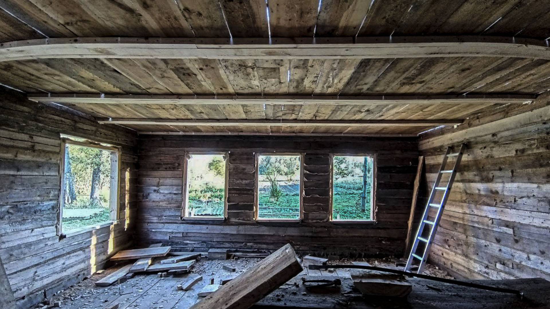 Будущая мастерская обрела потолок. Стройку теперь не замочат дожди. Продолжаем делать заготовки смотреть онлайн