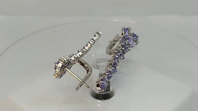 Серебряные серьги с натуральными голубыми танзанитами и фианитами, желтый свет смотреть онлайн