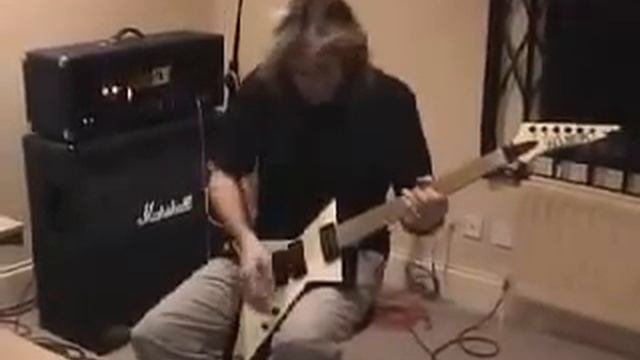 Glenn Tipton Playing His Guitars смотреть онлайн