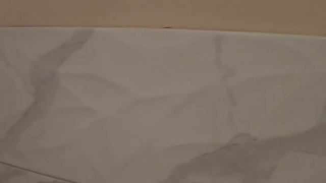 Плитка на стіни у ванній своїми руками.Як обложити ванну плиткою. смотреть онлайн