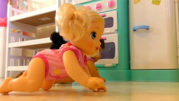 Roma Pretend Play with Dolls