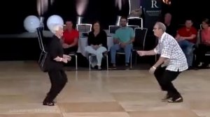 Танец  бабушки  и дедушки