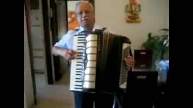 ..SHESHADRI SINGS..HAR DIL JO PYAR KAREGA... THROUGH HIS ACCORDION PART8.avi смотреть онлайн