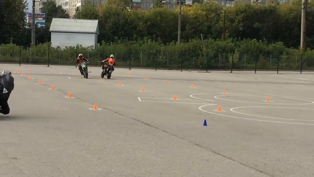 Вождение питбайка Driving pitbike смотреть онлайн