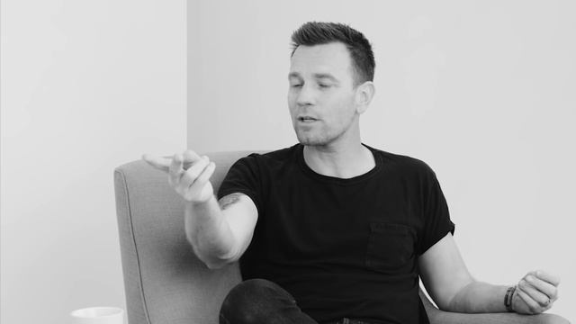 Ewan McGregor on 'American Pastoral' & Directing His First Film смотреть онлайн