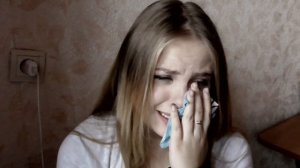 КАК ВЕДУТ СЕБЯ ВЛЮБЛЁННЫЕ ДЕВУШКИ ?