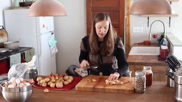 Feeding our Family from the Food We’ve Grown (EASY Recipes!) смотреть онлайн
