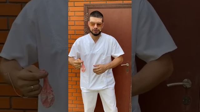 Как пукнуть в людном месте? смотреть онлайн