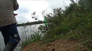 Закормочный кораблик с датчиком эхолота.