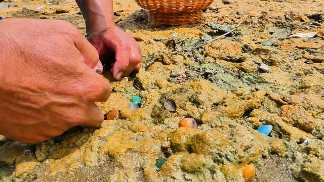 VANDA FIND GOLD# Gold miners in caves hunt by hand to dig for gold nuggets worth millions. смотреть онлайн