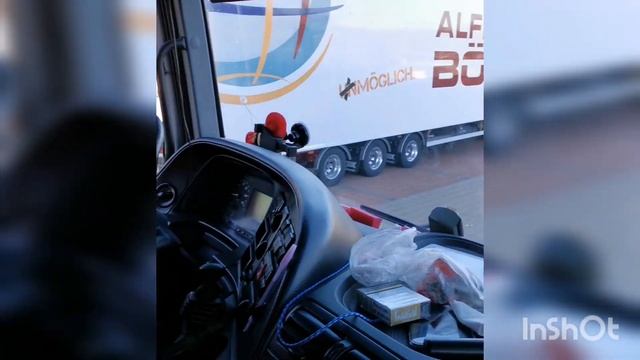 Быт дальнобойщика в Европе. Едем в магазин Lidl на тягаче смотреть онлайн