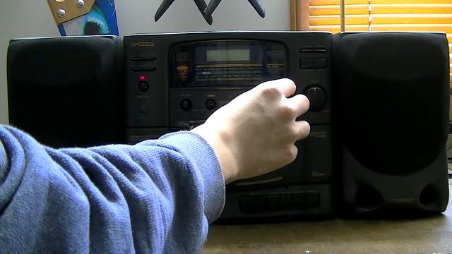 Koss HG910A Boombox Overview (My First CD Player) смотреть онлайн