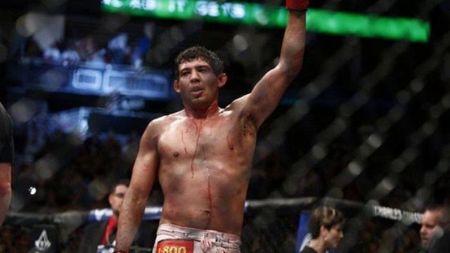 Carlos Santana - Oye Como Va (Gilbert Melendez's UFC 166 Entrance Song) смотреть онлайн