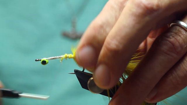 Yellow Monster Bugger - articulated streamer fly tying смотреть онлайн