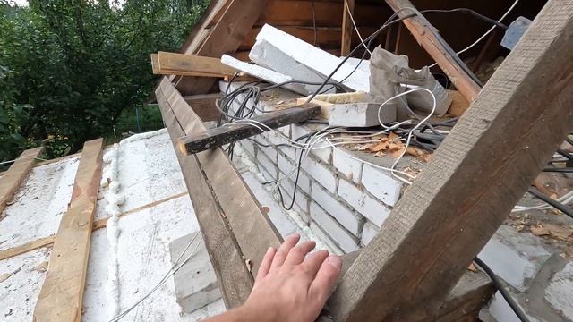 Вскрыл ПЕНОПЛАСТ через 10 ЛЕТ | ЧТО С КРЫШЕЙ? | Плесень? | Грибок? | Можно ли утеплять пенопластом? смотреть онлайн