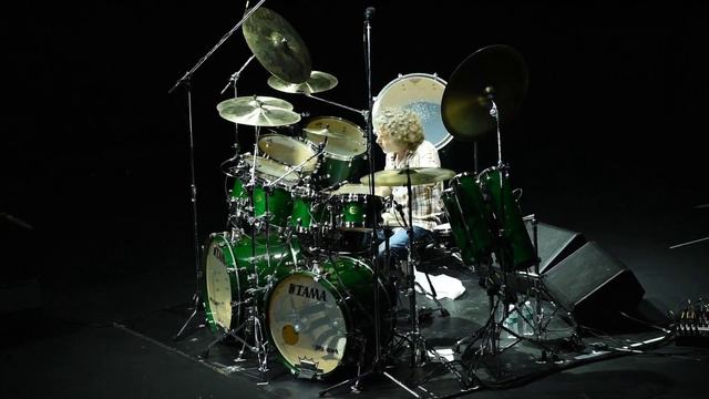 Simon Phillips Drum Solo - 4/2/2016 Howard Theater w/ Hiromi & Anthony Jackson смотреть онлайн