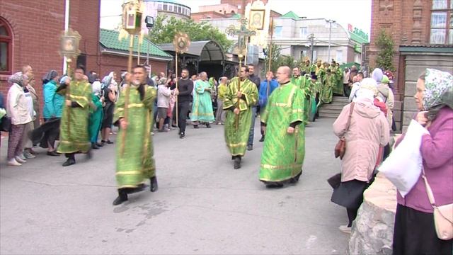 Владыка Григорий возглавил престольное торжество в храме Святой Троицы смотреть онлайн