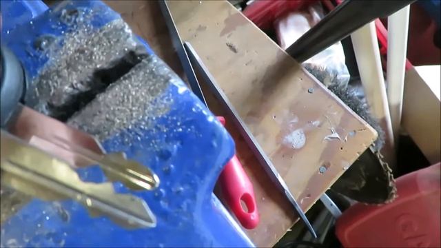 Filing a new cheap key from Amazon for my 08 Ford escape. смотреть онлайн
