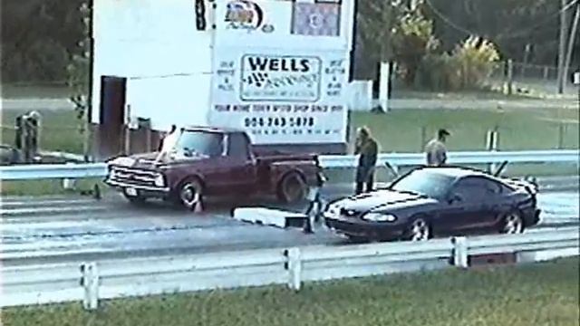 Ernie's 1967 C10 Racing a Mustang GT смотреть онлайн