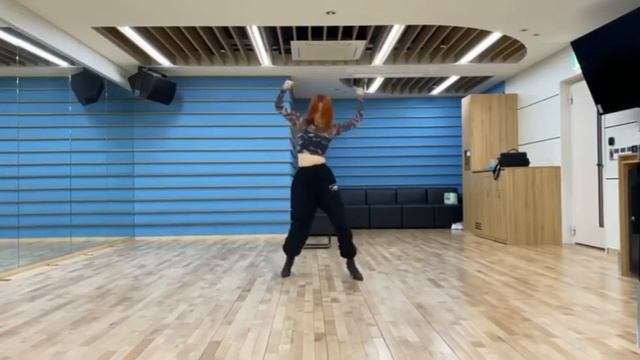 ITZY (있지) Yeji- River Dance Practice Version