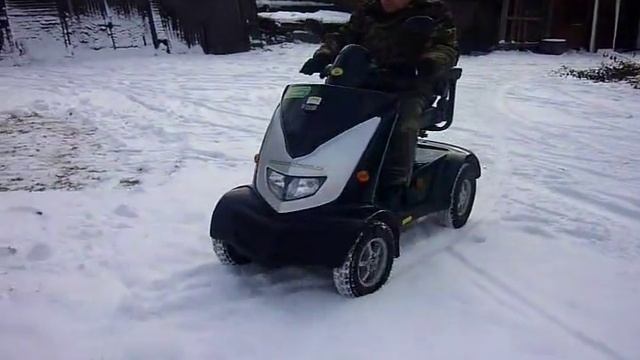 по снегу на МТ-96 elektroskuter, scooter смотреть онлайн