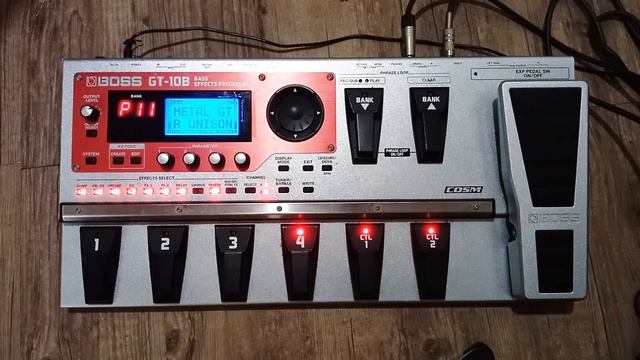 Boss GT-10B Bass Guitar Multieffects Processor смотреть онлайн