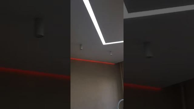Парящий потолок, световая линия шириной 5см (как основное освещение), 6 спотов смотреть онлайн