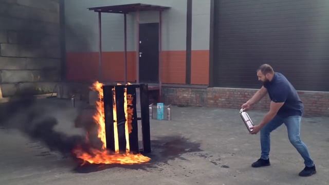 Как правильно пользоваться и тушить огнетушителем, как применять и использовать при пожаре смотреть онлайн