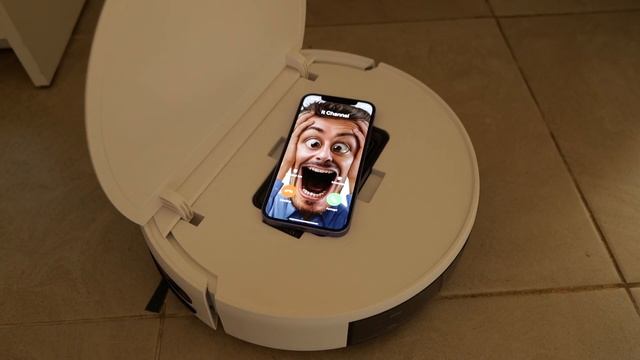 Vacuum Cleaner Killer vs iPhone 14 Incoming Call смотреть онлайн