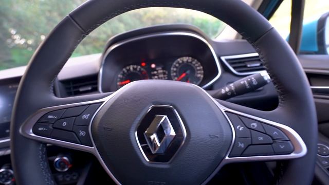 We drive the all new Renault Clio смотреть онлайн
