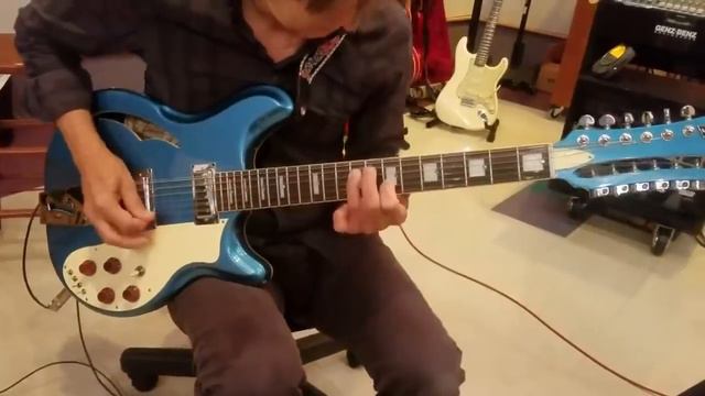Eric Johnson plays on 12 string electric guitar...the sound! смотреть онлайн