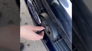 Открываем капот на Форд Фокусе 2